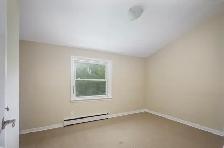 THREE BEDROOM-1.5 BATH TOWNHOME IN NORTH LONDON - Photo 13