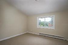 THREE BEDROOM-1.5 BATH TOWNHOME IN NORTH LONDON - Photo 16