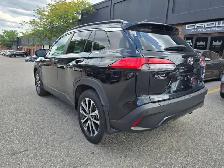 2024 Toyota Corolla Cross XLE AWD, LEATHER SEATS, SUNROOF - Photo 3