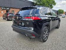 2024 Toyota Corolla Cross XLE AWD, LEATHER SEATS, SUNROOF - Photo 4