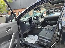 2024 Toyota Corolla Cross XLE AWD, LEATHER SEATS, SUNROOF - Photo 10
