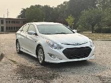 2015 Hyundai Sonata Hybrid 4dr Sedan - Photo 2