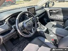2025 Toyota RAV4 Hybrid XLE - Photo 17