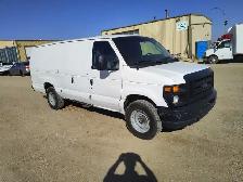 2010 Ford E-Series E-350 - Photo 2