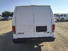 2010 Ford E-Series E-350 - Photo 5