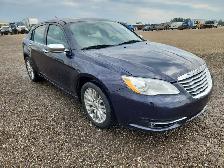 2014 Chrysler 200 - Photo 2