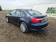 2014 Chrysler 200 - Photo 3
