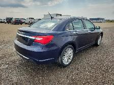 2014 Chrysler 200 - Photo 4