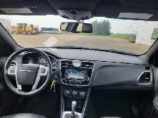 2014 Chrysler 200 - Photo 20