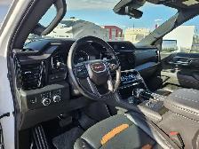 2025 GMC Sierra 1500 AT4 6.2L Htd/Cld Lthr Tech Pkg - Photo 12