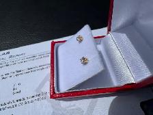 #884 - .31 Carat Diamond Studs, 18kt Yellow Gold Screwbacks - Photo 4
