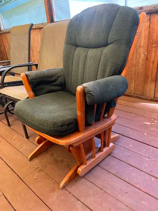Chaise berçante avec bering 50$