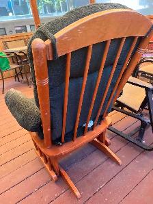 Chaise berçante avec bering 50$ - Photo 2