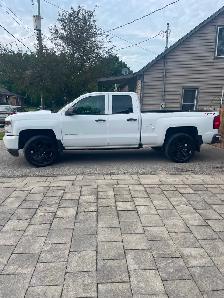 2018 Chevrolet Silverado 1500 w/ Gooseneck Hitch  - LOW KMS!! - Photo 3