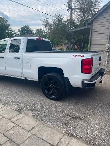 2018 Chevrolet Silverado 1500 w/ Gooseneck Hitch  - LOW KMS!! - Photo 4