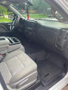 2018 Chevrolet Silverado 1500 w/ Gooseneck Hitch  - LOW KMS!! - Photo 10