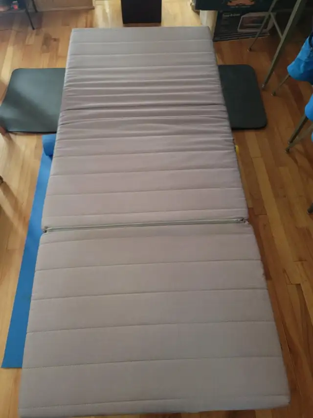 LIT SIMPLE IKEA COMME NEUF - PROPRE - NON FUMEUR - LIVRAISON