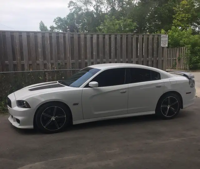 RARE Dodge Charger 6.4L Hemi SRT8 Super Bee