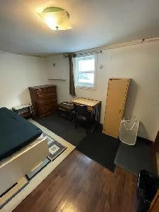 Room For Rent In Newmarket Boys Only Close To Southlake