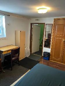 Room For Rent In Newmarket Boys Only Close To Southlake - Photo 2