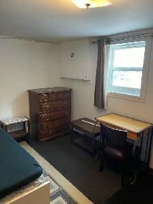 Room For Rent In Newmarket Boys Only Close To Southlake - Photo 4