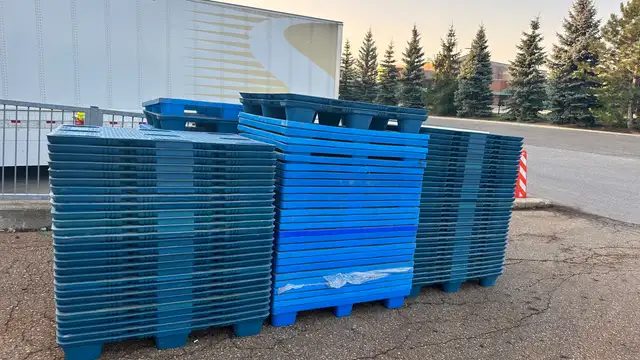 large quantity plastic pallet skid for sale 905-670-9049