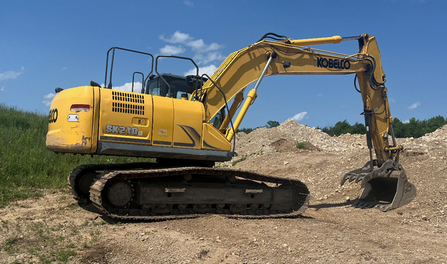 Kobelco SK210 Excavator For Rent!
