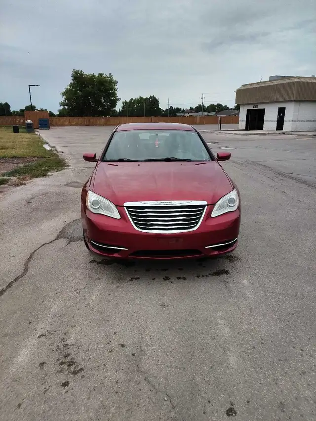 2013 Chrysler 200, fresh safety, clean title