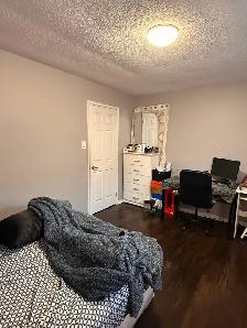 Furnished Bedroom for Rent (Sep 1st) - Mavis & Eglinton - Photo 4