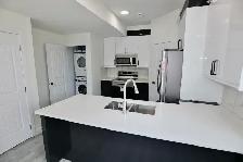 Parkdale 3 Bed 2.5 Bath Main Floor Suite For Rent Edmonton - Photo 2