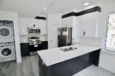 Parkdale 3 Bed 2.5 Bath Main Floor Suite For Rent Edmonton - Photo 3