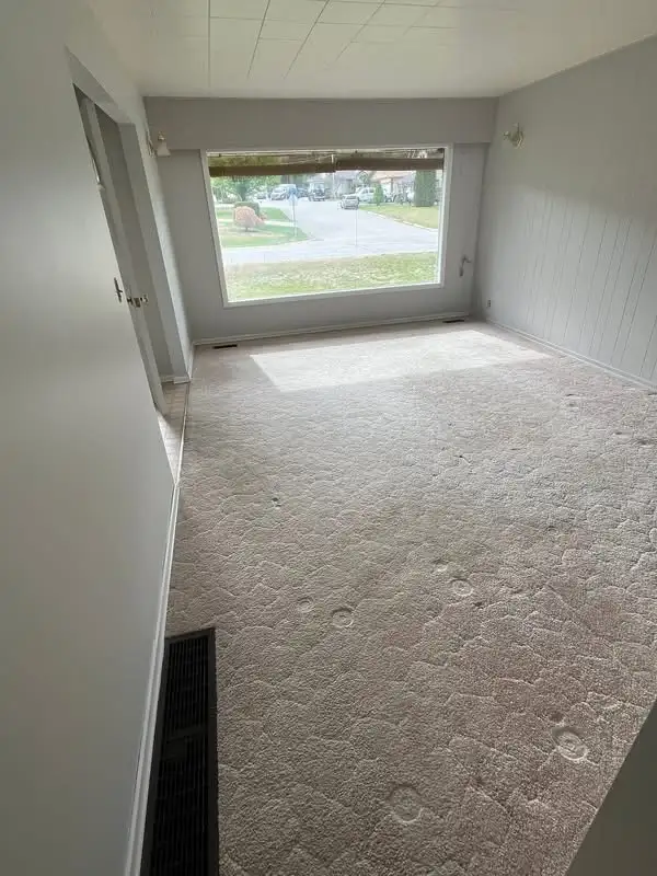 FURNISHED SPACIOUS UPDATED UPPER LEVEL  IN CASTLEGAR 2BED 1 BATH