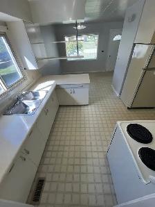 FURNISHED SPACIOUS UPDATED UPPER LEVEL  IN CASTLEGAR 2BED 1 BATH - Photo 2