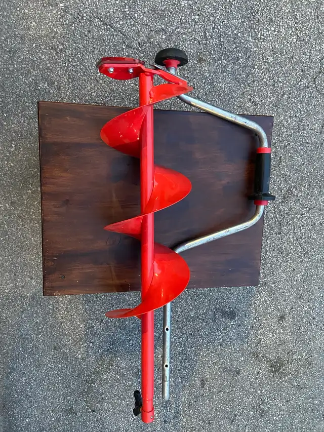 Ice fishing auger