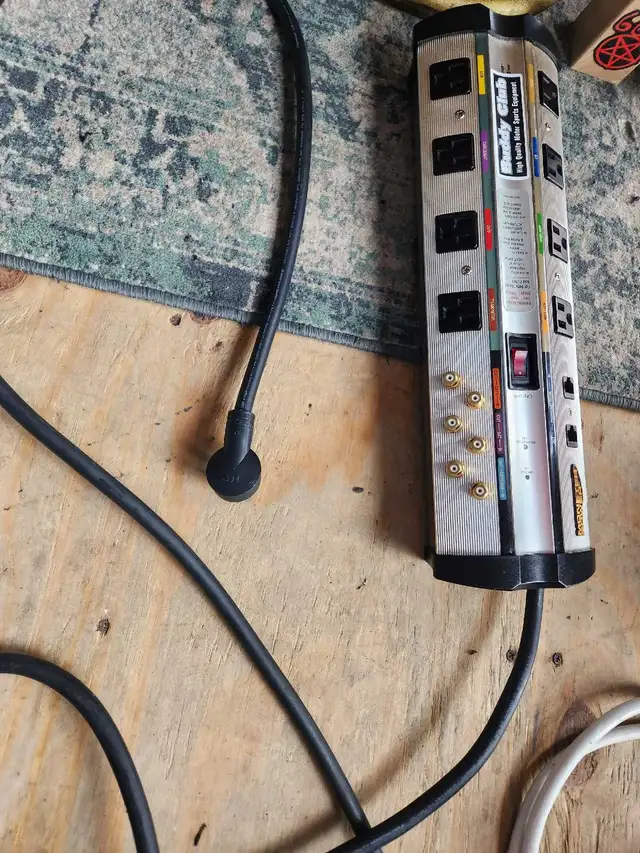 Heavy duty power bar