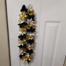 2 BEAU COLLIER EN SATIN ARGENT GOLD NOIR, 20'HAUT: $5.00 CHACUN