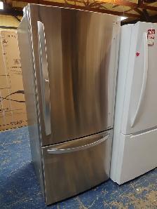 LG '30' Stainless Steel Bottom Freezer Top Fridge on Sale‼️ - Photo 2
