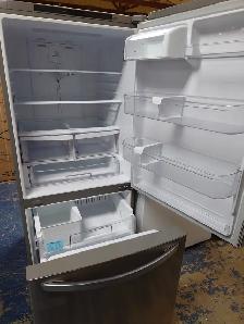 LG '30' Stainless Steel Bottom Freezer Top Fridge on Sale‼️ - Photo 4