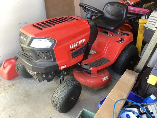 LAWN TRACTOR