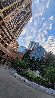 Private Den Room With Bathroom - Condo Near Square One Mall