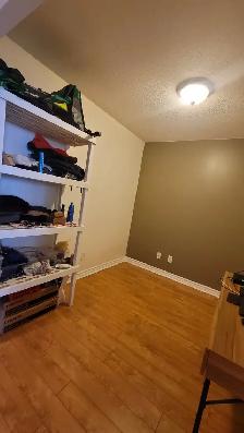 Private Den Room With Bathroom - Condo Near Square One Mall - Photo 4