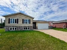 4 Bedroom Family Home | Heated Garage | Quiet Cul-de-Sac