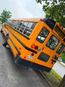 BUS JAUNE À VENDRE/ YELLOW BUS FOR SALE 1200$ - Photo 2