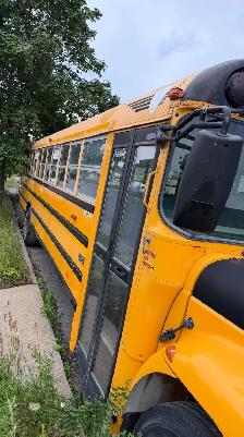 BUS JAUNE À VENDRE/ YELLOW BUS FOR SALE 1200$ - Photo 3