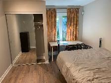 2 Master bedrooms/with own bathrooms close to Algonquin college - Photo 3