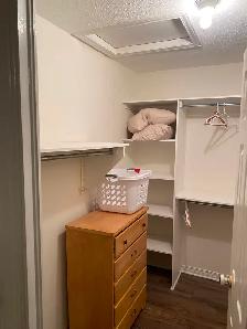 2 Master bedrooms/with own bathrooms close to Algonquin college - Photo 9