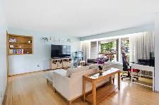 OH! Magnificent 5bdrm Bungalow nestled on a quiet cul-de-sac! - Photo 2