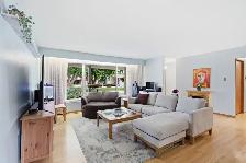 OH! Magnificent 5bdrm Bungalow nestled on a quiet cul-de-sac! - Photo 3