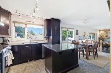 OH! Magnificent 5bdrm Bungalow nestled on a quiet cul-de-sac! - Photo 4