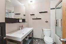 OH! Magnificent 5bdrm Bungalow nestled on a quiet cul-de-sac! - Photo 8